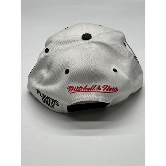 Mitchell & Ness Cross Colours 24K Magic World Tour White Black Snapback Hat - Picture 3 of 8